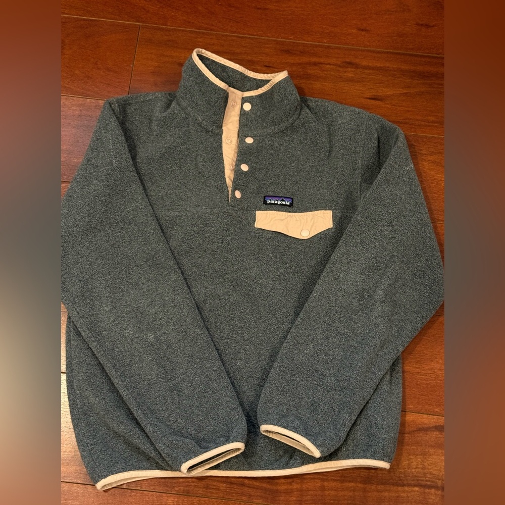 Patagonia Women's Gray and Cream Cowl Sweater - Picture 2 of 14